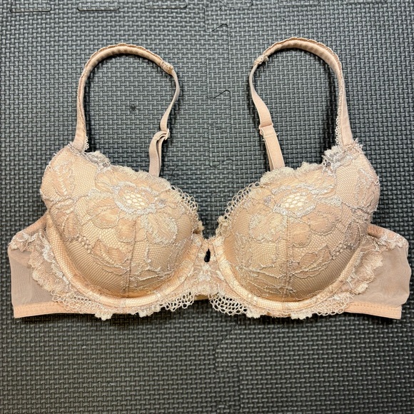 Victoria’s Secret Underwire Lined Bra Beige Lace 36A - Picture 1 of 9